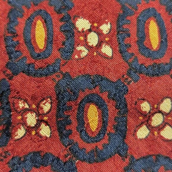 Saks Fifth Avenue Exclusive 100% Silk Neck Tie Floral Red 57X4 Geometric - Picture 3 of 7